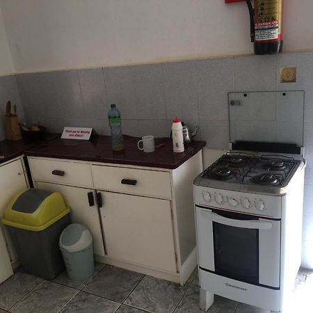 One World Village Guesthouse Bakau ภายนอก รูปภาพ