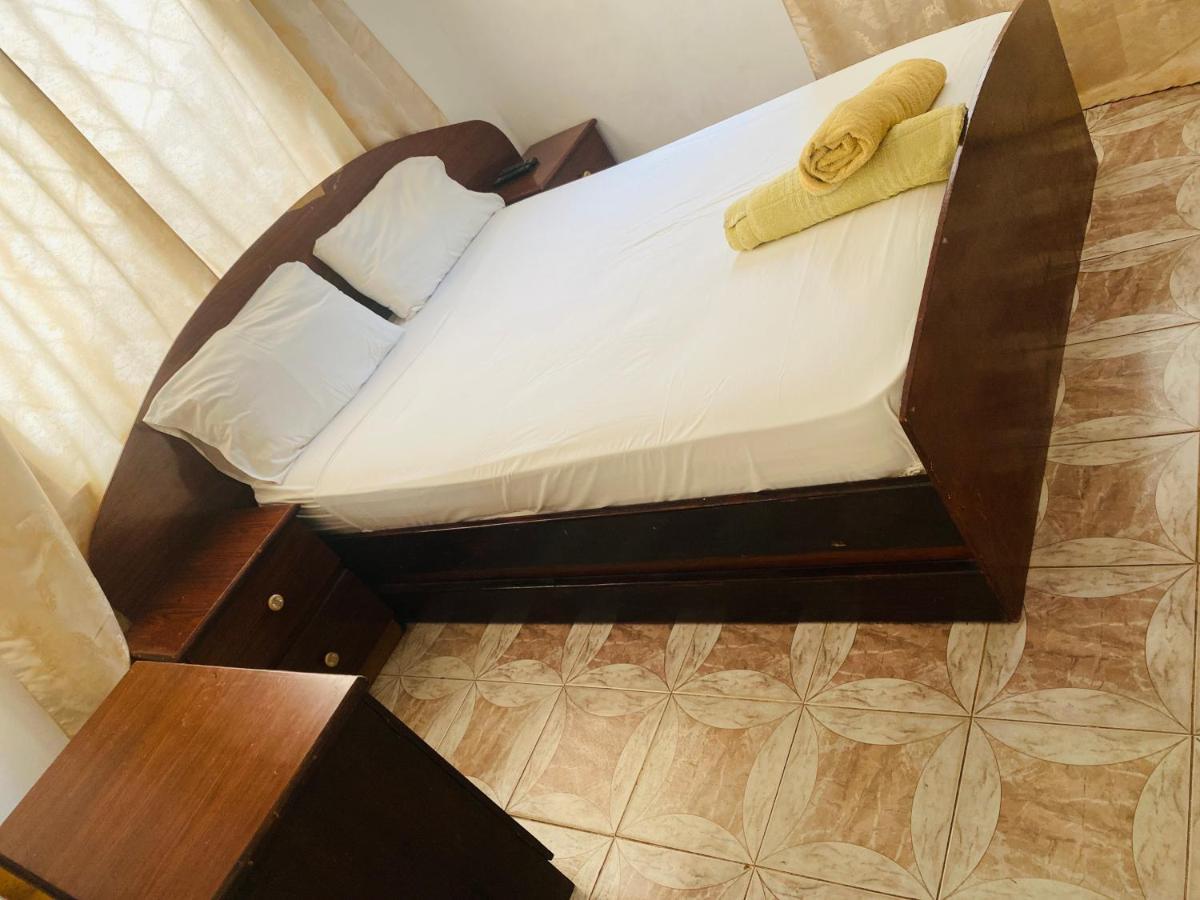 One World Village Guesthouse Bakau ภายนอก รูปภาพ