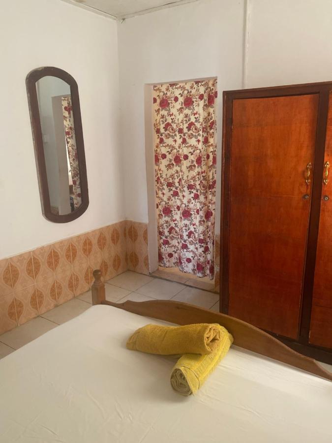 One World Village Guesthouse Bakau ภายนอก รูปภาพ