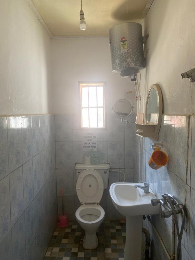 One World Village Guesthouse Bakau ภายนอก รูปภาพ