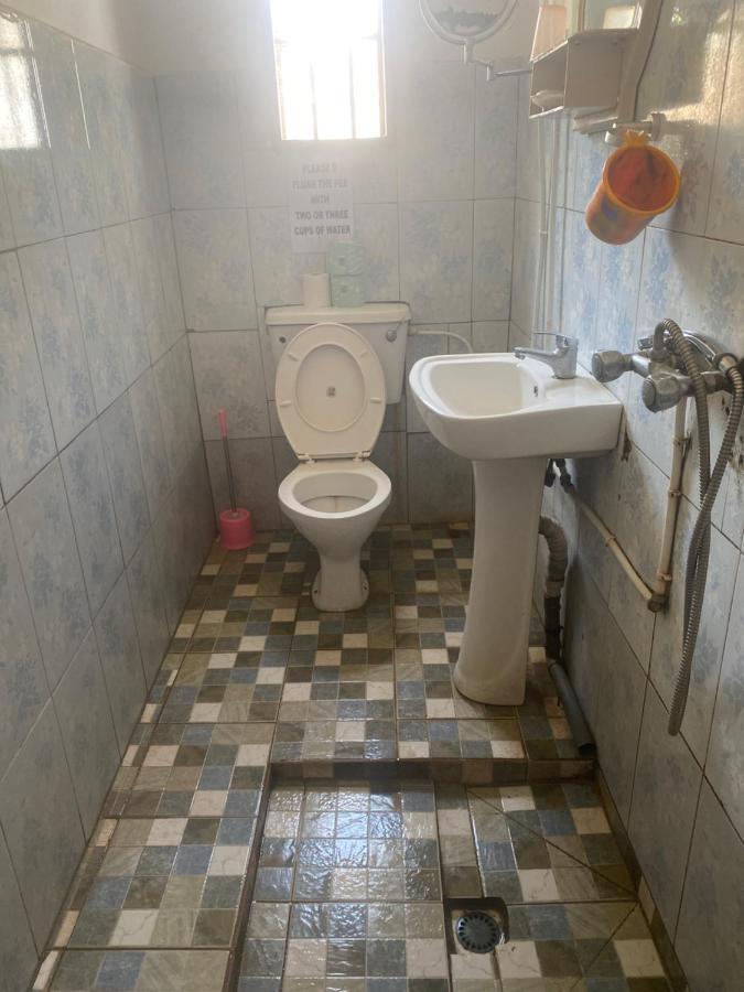 One World Village Guesthouse Bakau ภายนอก รูปภาพ