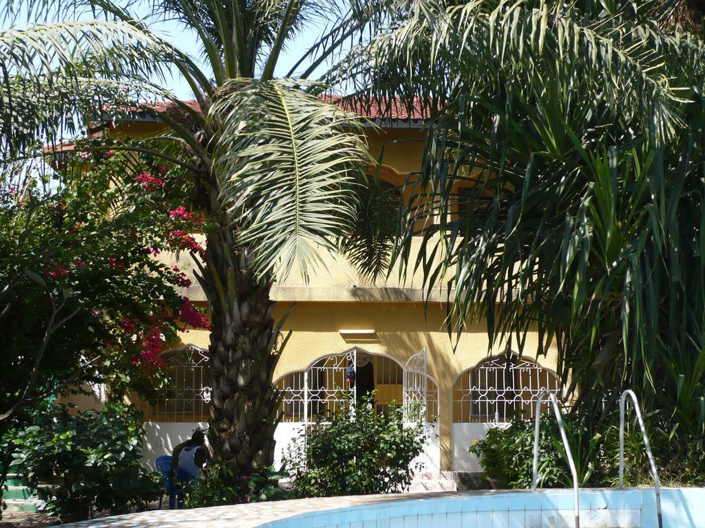 One World Village Guesthouse Bakau ภายนอก รูปภาพ