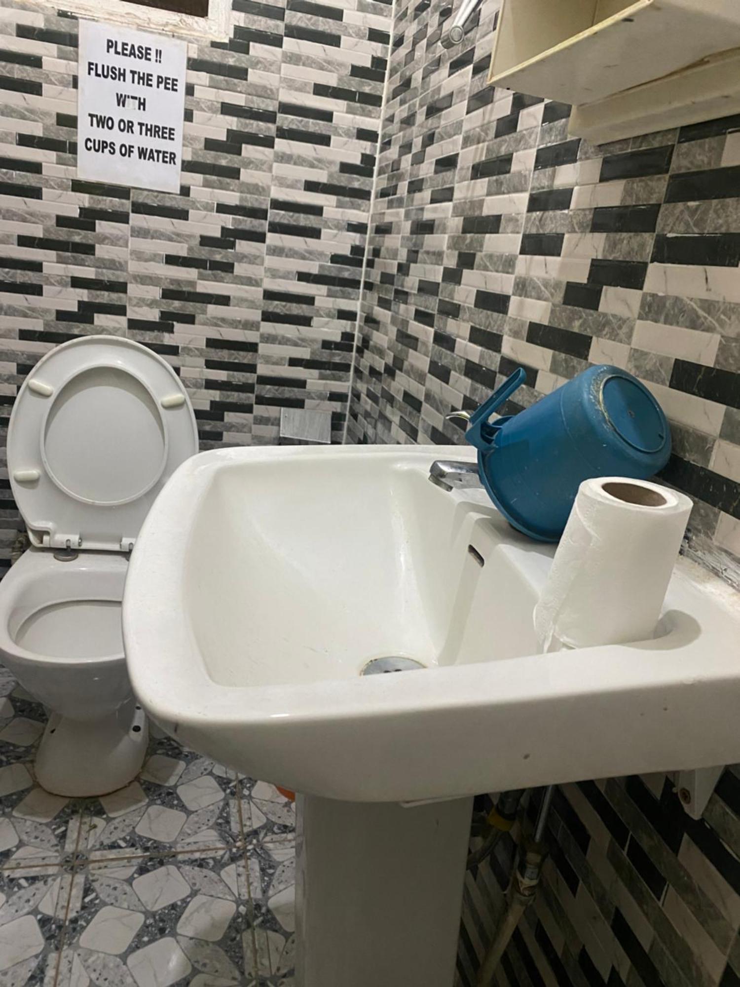 One World Village Guesthouse Bakau ภายนอก รูปภาพ