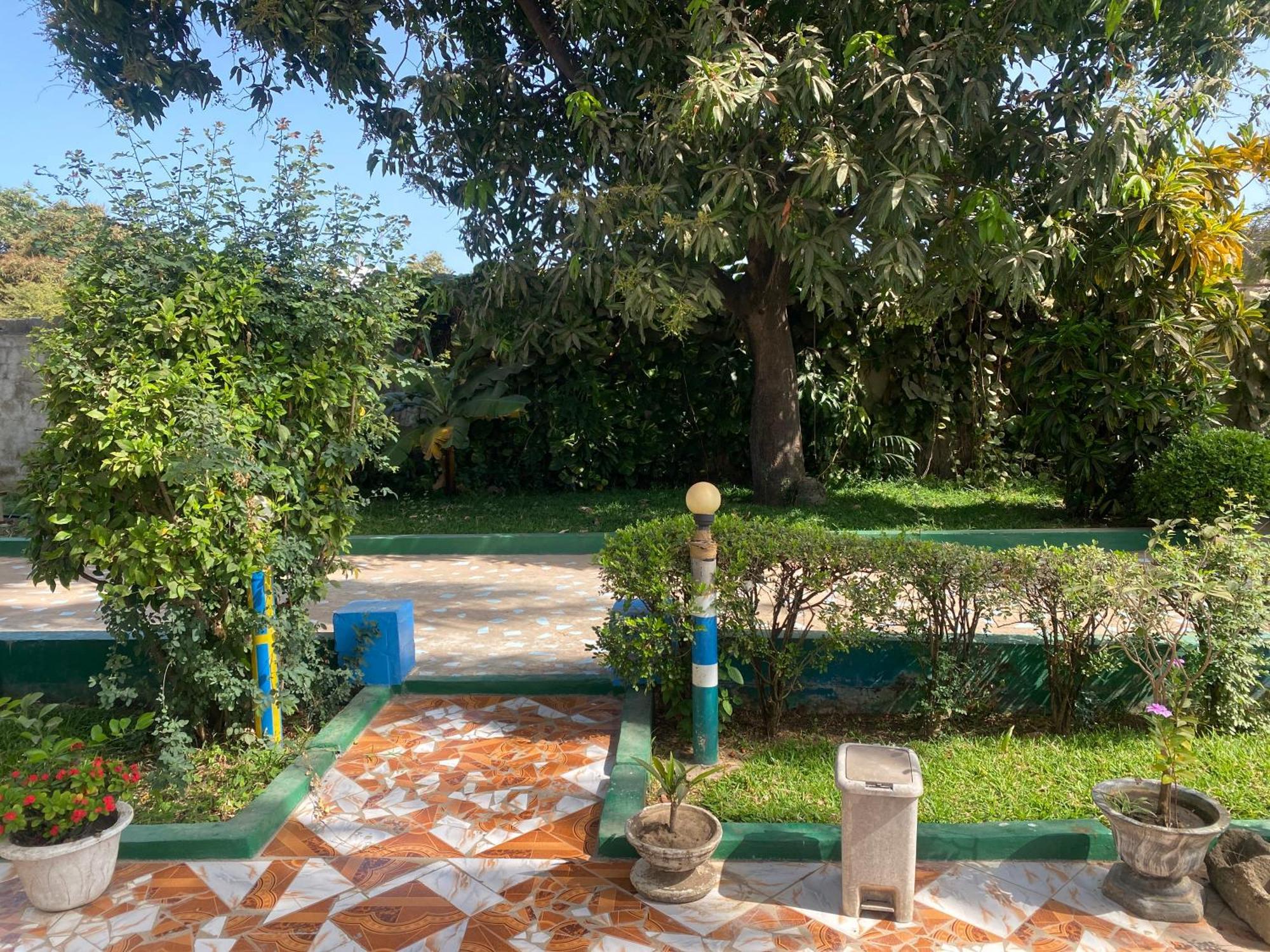 One World Village Guesthouse Bakau ภายนอก รูปภาพ