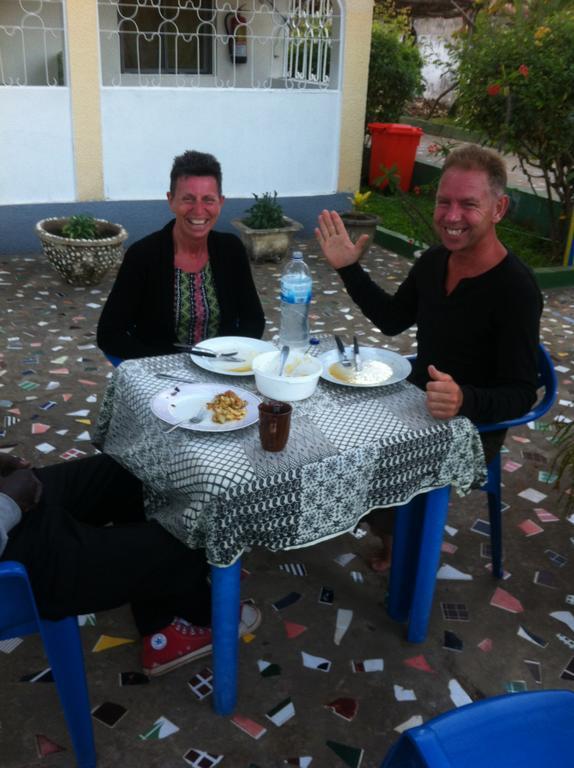 One World Village Guesthouse Bakau ภายนอก รูปภาพ