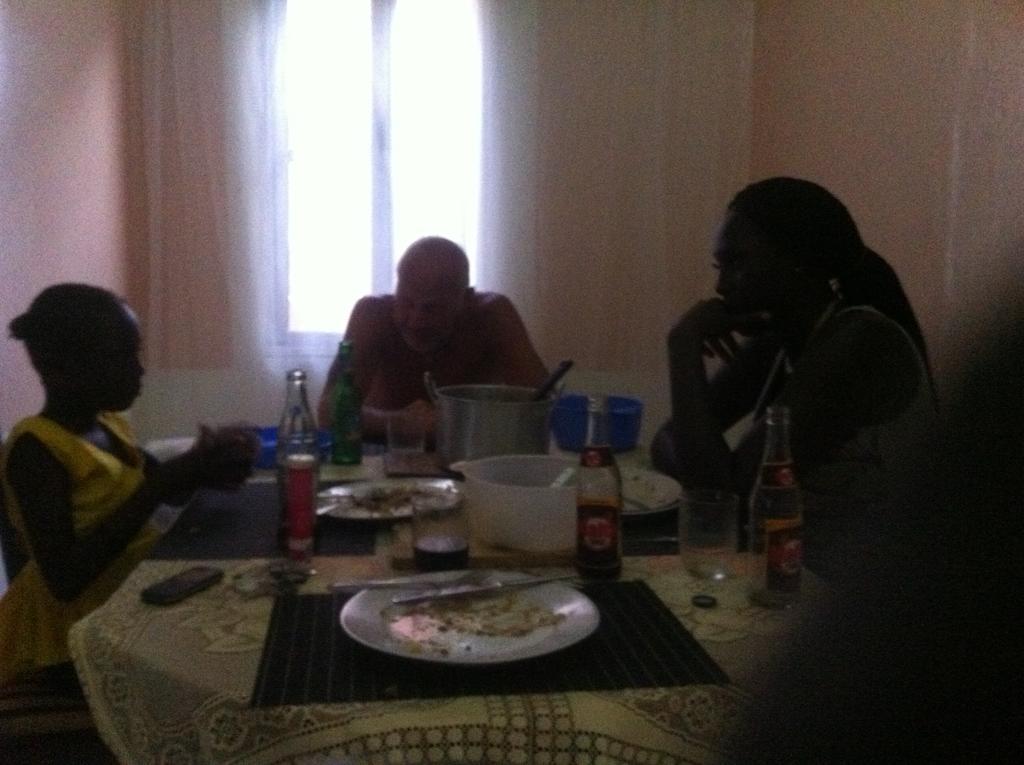 One World Village Guesthouse Bakau ภายนอก รูปภาพ