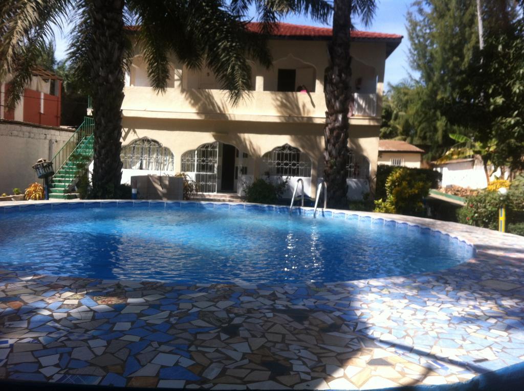 One World Village Guesthouse Bakau ภายนอก รูปภาพ