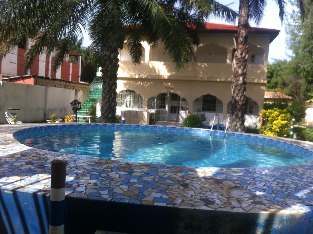 One World Village Guesthouse Bakau ภายนอก รูปภาพ