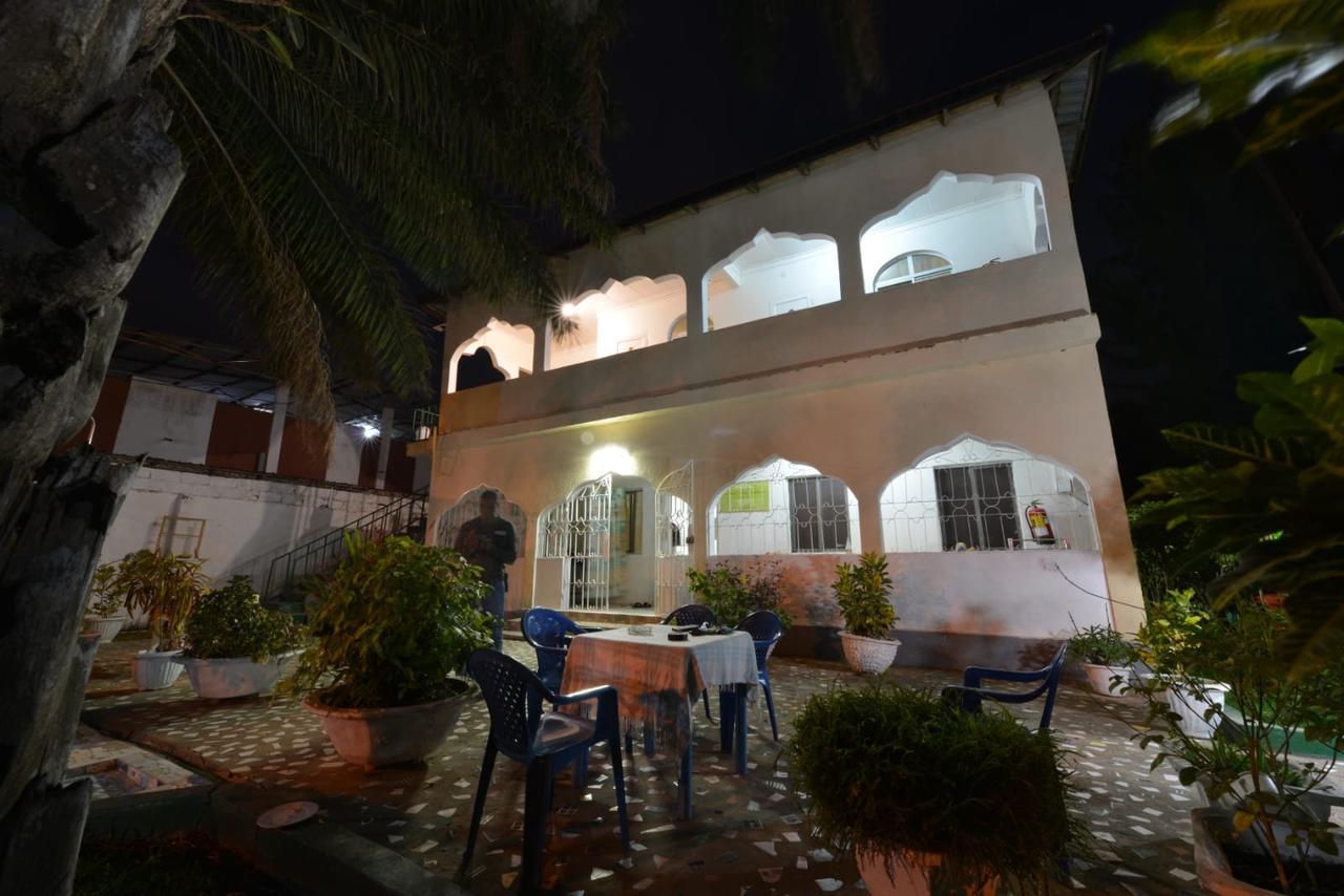 One World Village Guesthouse Bakau ภายนอก รูปภาพ