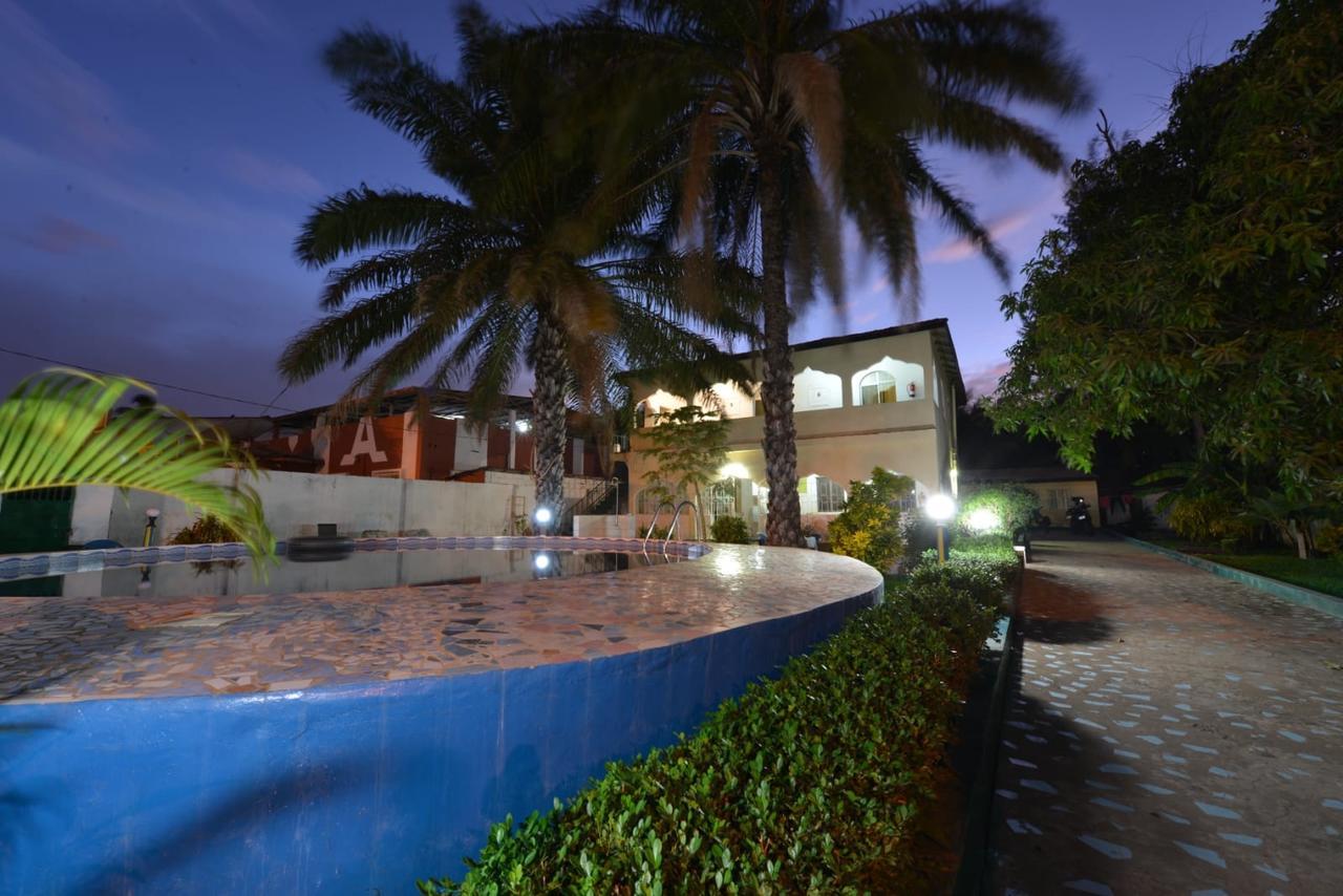One World Village Guesthouse Bakau ภายนอก รูปภาพ