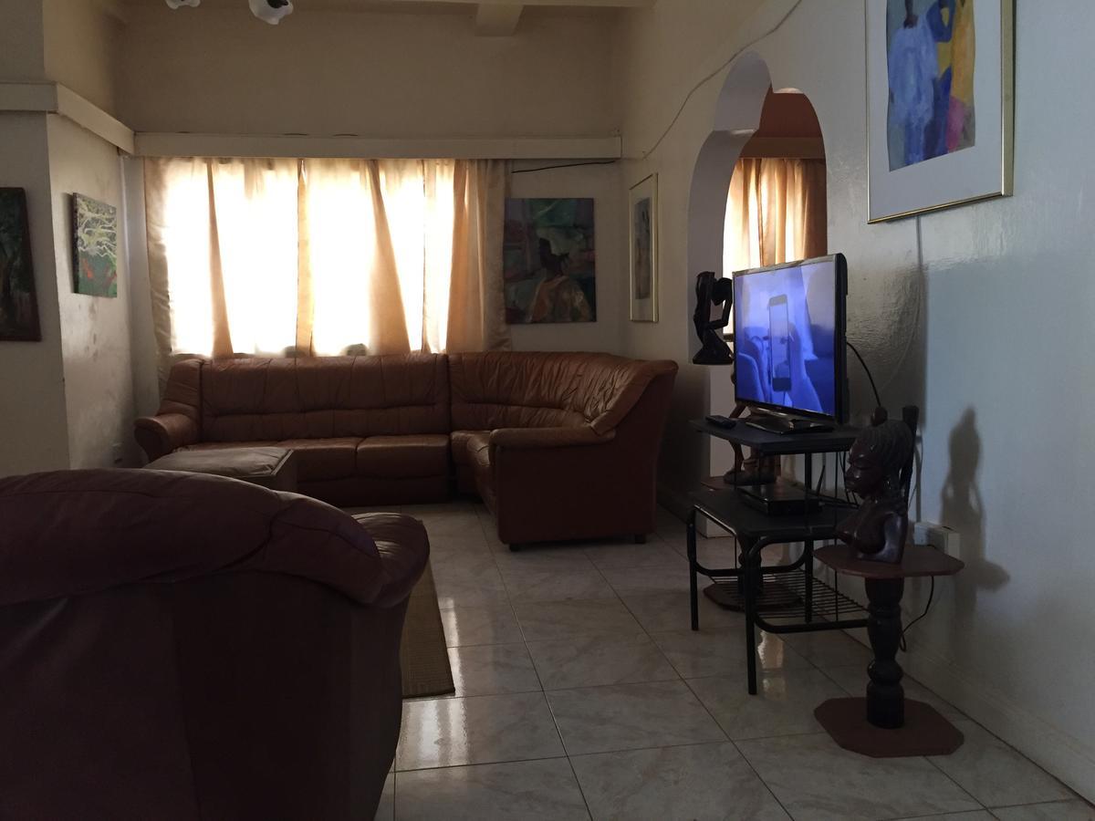 One World Village Guesthouse Bakau ภายนอก รูปภาพ