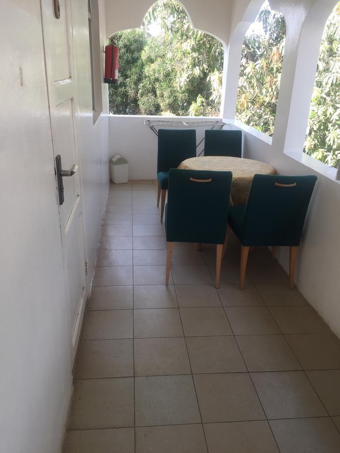One World Village Guesthouse Bakau ภายนอก รูปภาพ